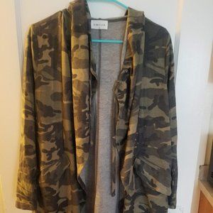 Camo hooded sweater, Emelia
